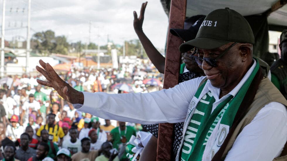 Élection présidentielle au Liberia : l’ancienne gloire du football George Weah battu par son adversaire Joseph Boakai.