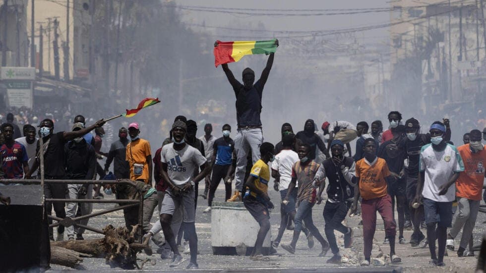 Sénégal – Report de la présidentielle La tension monte dans tout le pays, plusieurs opposants arrêtés, les USA, l’UE, la France la CEDEAO… appellent à des élections dans les plus brefs délais
