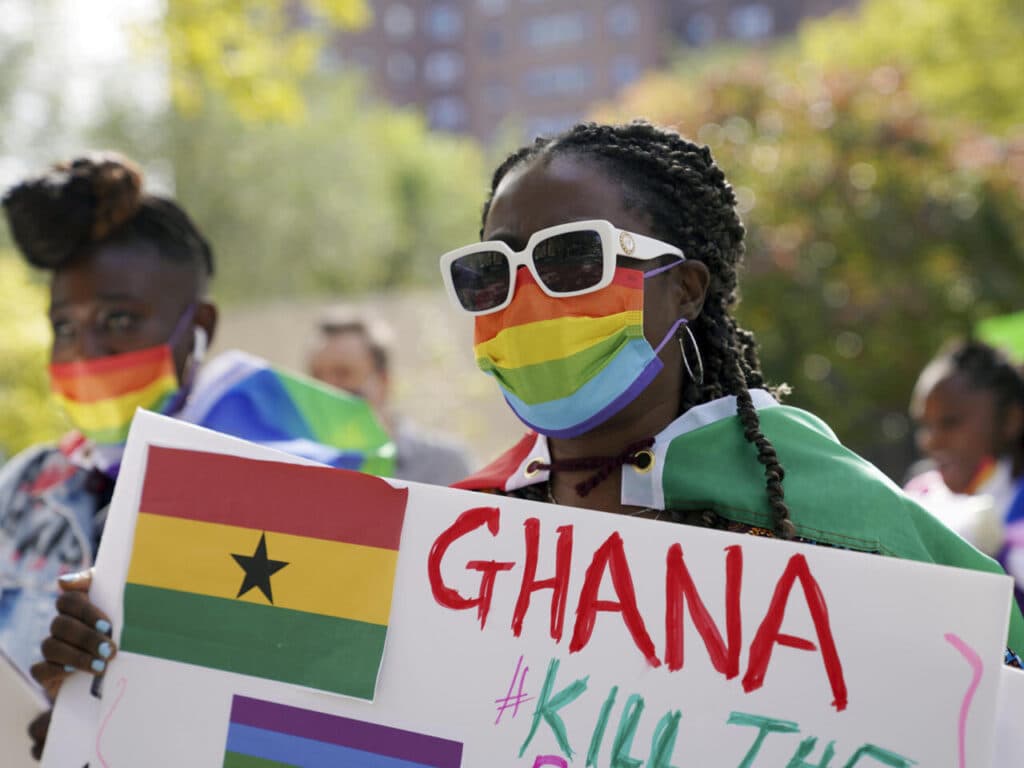 Ghana: Le parlement requiert 3 ans de prison contre les personnes LGBTQ et jusqu’à 5 ans pour les personnes qui les soutiendraient