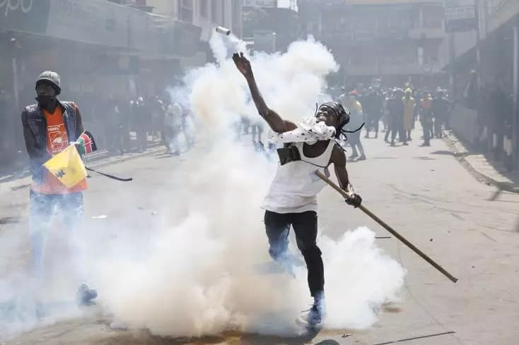 Kenya : Nouveaux affrontements à Nairobi ce jeudi, le bilan monte à 23 morts, William Ruto retire la nouvelle loi de finances