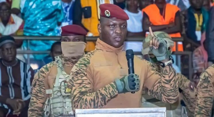Burkina Faso : Le capitaine Ibrahim Traoré accuse : “ la Côte d’Ivoire et le Bénin abritent des bases françaises où les terroristes sont entrainés…”