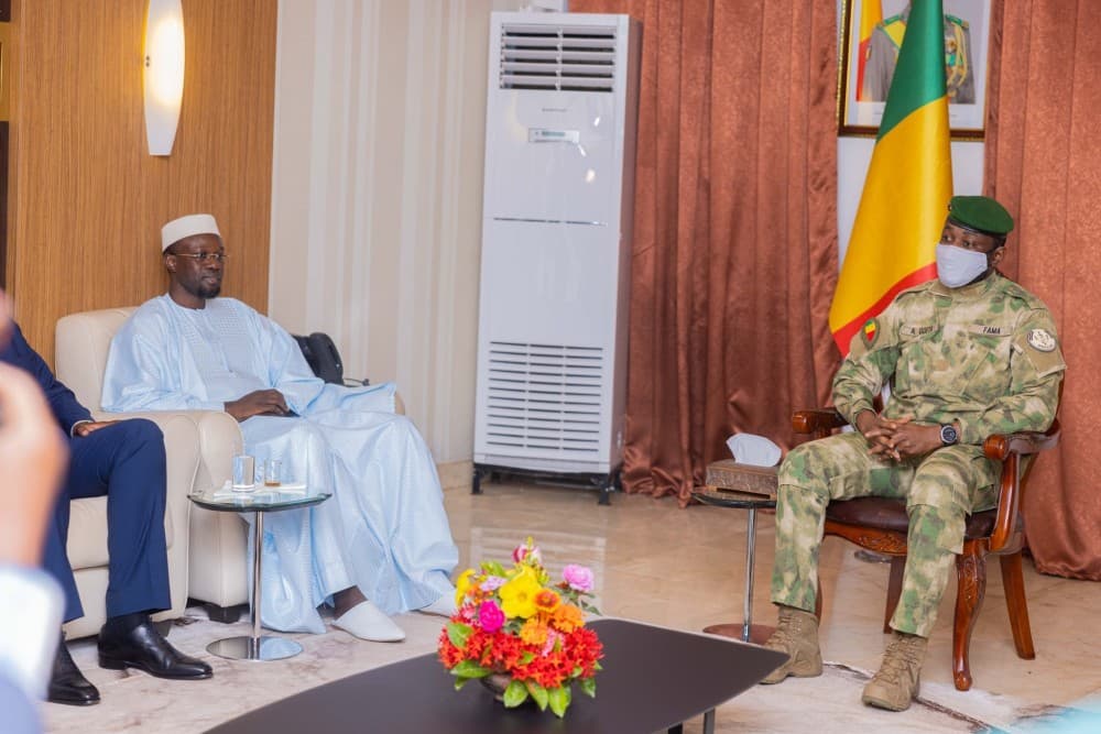 Sénégal : En visite au Mali, Ousmane Sonko invite le colonel Assimi Goita à réintégrer la CEDEAO pour la préservation de l’unité ouest-africaine