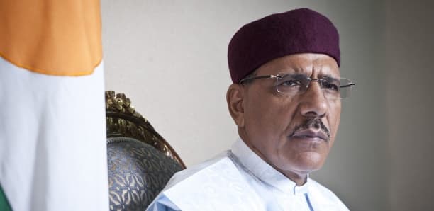 Niger : Accusé de haute trahison et apologie du terrorisme, l’ex-président Mohamed Bazoum cuisiné pendant 5 heures de temps par des gendarmes