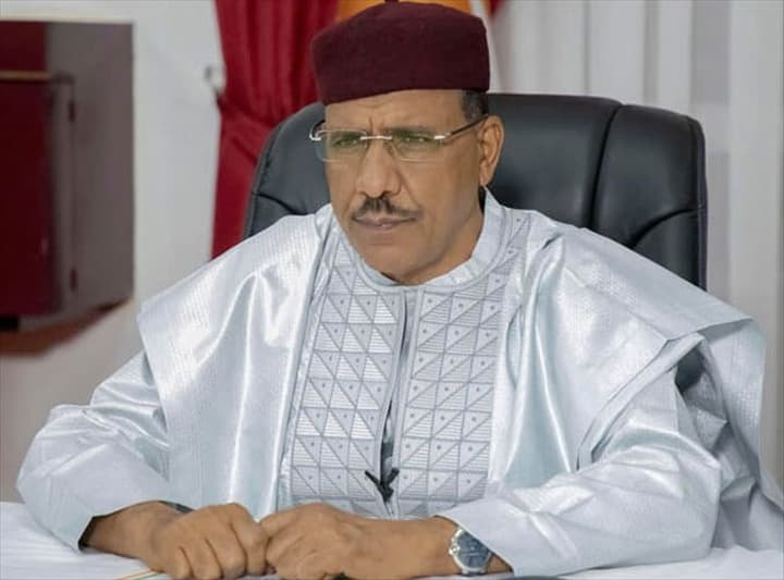 Niger : 9 proches de l’ex-président Mohamed Bazoum déchus de leur nationalité
