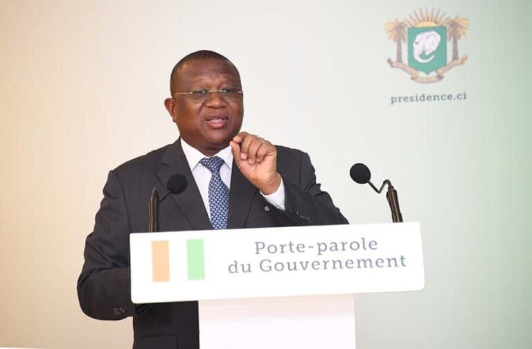 Côte d’Ivoire : Grève dans les secteurs de la santé et de l’éducation, le gouvernement suspend les salaires des 26 principaux meneurs et exige le respect du cadre de dialogue établi