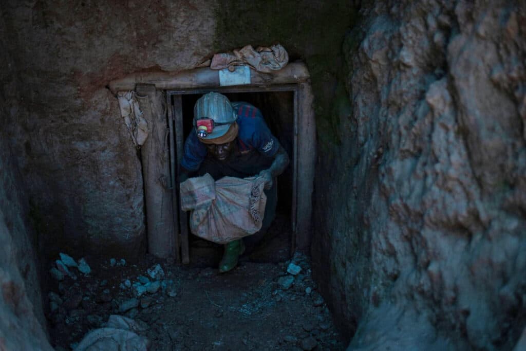 South Africa: 565 Illegal miners arrested in the gold mining town of Orkney – Here’s how they were brought out of the mines