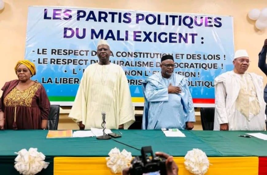 Mali : La Transition suspend les activités des partis politiques face à la contestation