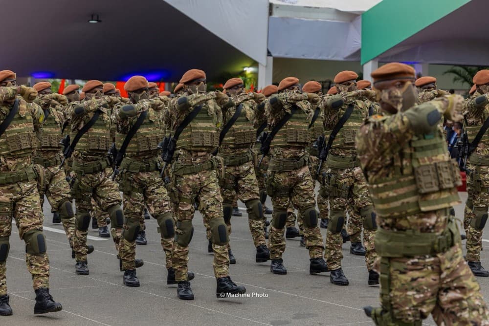 Côte d’Ivoire : Célébration des 65 ans d’indépendance, un défilé militaire et civil spectaculaire met en avant la fraternité et la défense nationale