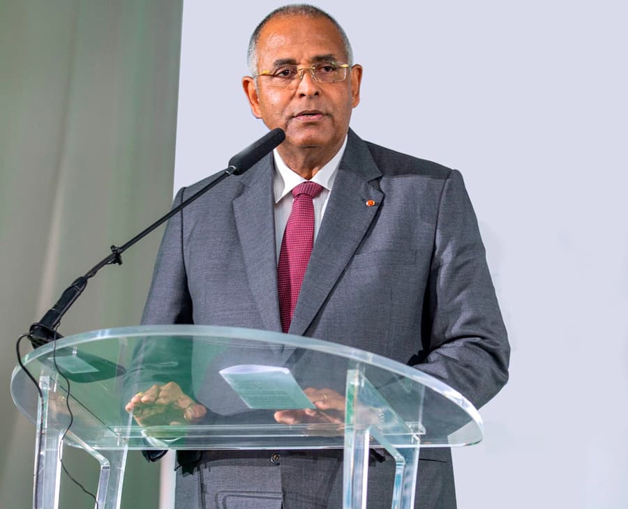 Côte d’Ivoire : L’ex-Premier ministre Patrick Achi renonce à sa nationalité française