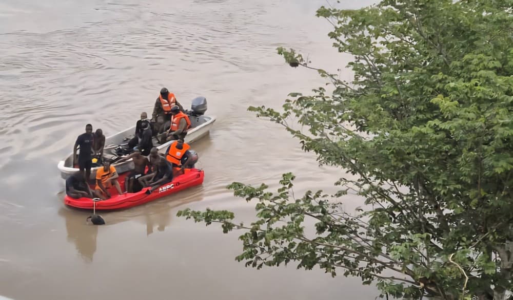 Bénin : État de choc suite à la chute d’un bus dans le fleuve Ouémé, un mort et 44 disparus