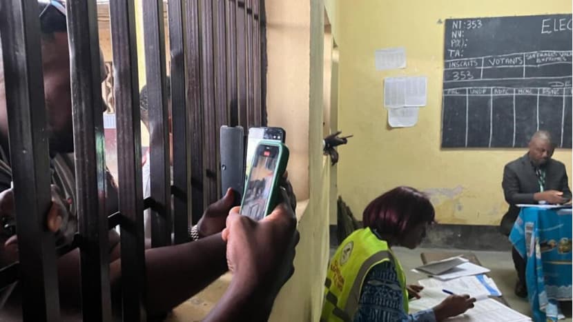 Cameroun : Présidentielle 2025, les dépouillements en cours après un scrutin relativement calme, les résultats attendus d’ici le 26 octobre