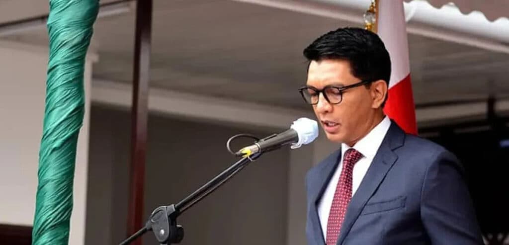 Madagascar : Hors du pays, Andry Rajoelina tente de dissoudre le parlement, alors que les députés accélèrent le processus de sa destitution