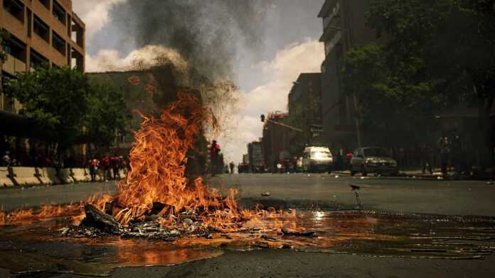Tanzanie : Violences post-électorales, couvre-feu et Internet coupé à Dar es Salaam