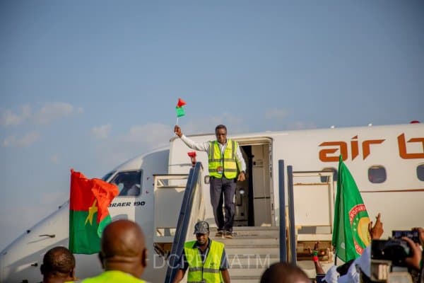 Burkina Faso : Air Burkina renforce sa flotte avec un nouvel Embraer 190, un symbole de résilience nationale
