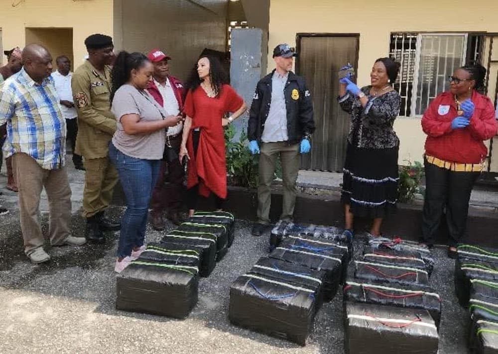 Nigeria : Saisie record d’une tonne de cocaïne au port de Lagos grâce à une coopération internationale renforcée