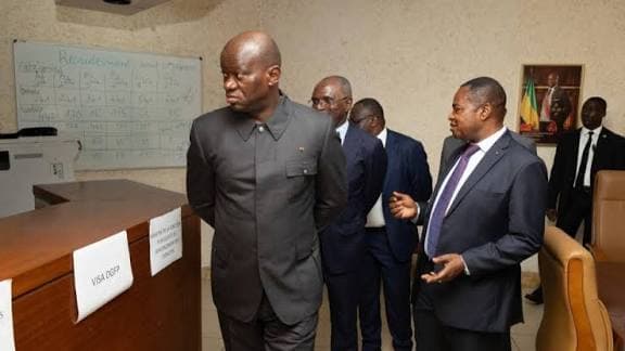 Gabon : Oligui N’guema s’insurge contre l’absentéisme dans l’administration et exige l’accélération de la réforme numérique