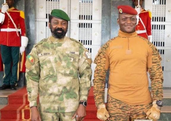 AES: Le Mali et le Burkina Faso apportent la réplique aux États-Unis et imposent des restrictions aux ressortissants Américains sur leur sol