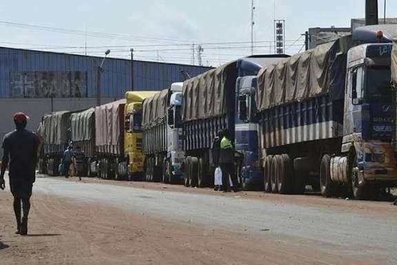 Côte d’Ivoire : Remous dans la commercialisation du cacao, le Conseil fait la lumière sur les camions bloqués au port d’Abidjan et rassure les producteurs