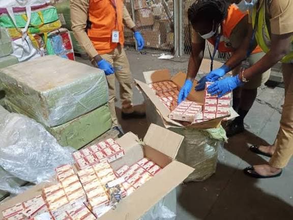Cameroun : Coup de filet historique à Douala, près de 2,5 tonnes de cocaïne et de tramadol saisis à l’aéroport