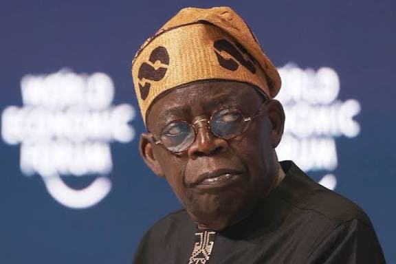 Nigeria : Rumeurs d’empoisonnement de Tinubu, Abuja dénonce une “pure invention” et met en garde contre la désinformation