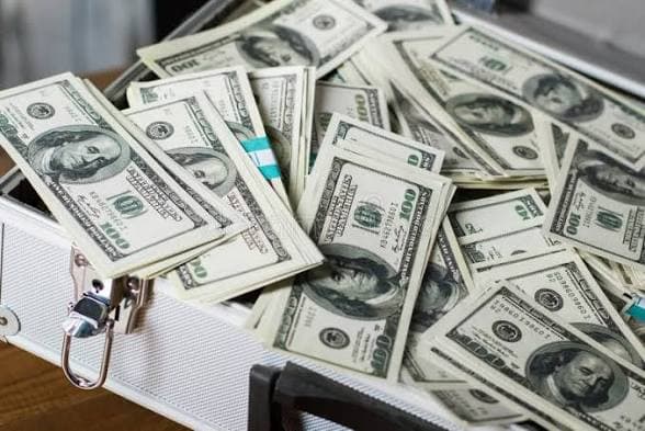 RDC : Kinshasa secouée par un scandale financier, plus de 3,5 millions $ en liquide saisis à l’aéroport de Ndjili