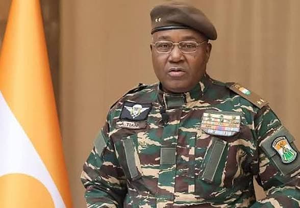 Niger : Tiani durcit le ton et retire la nationalité à deux proches de Bazoum