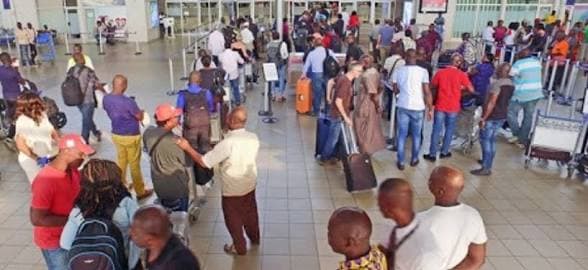 Côte d’Ivoire : Aéroport Félix Houphouët-Boigny, le trafic passager recule légèrement de 1,2% en 2025, le fret et le transit s’envolent