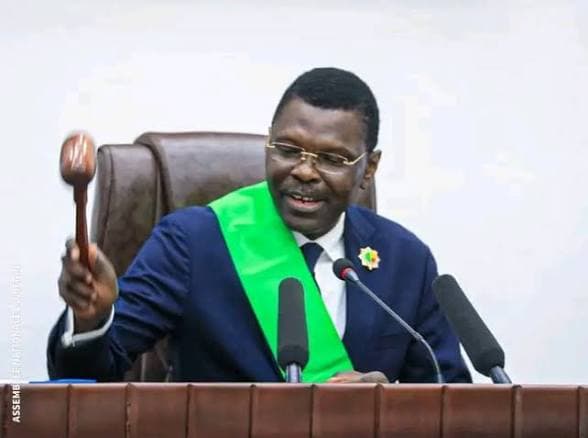 Bénin : Trois députés claquent la porte du parlement !