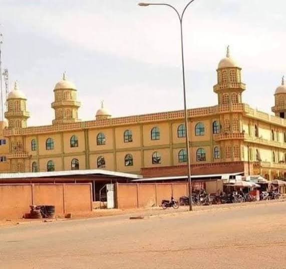 Burkina Faso : Tensions autour de l’arrestation de l’Imam Mohamad Ishaq Kindo, les autorités ferment la grande mosquée sunnite de Ouagadougou