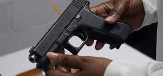 Ghana : Le gouvernement durcit sa politique sur les armes à feu et suspend tous les permis en circulation
