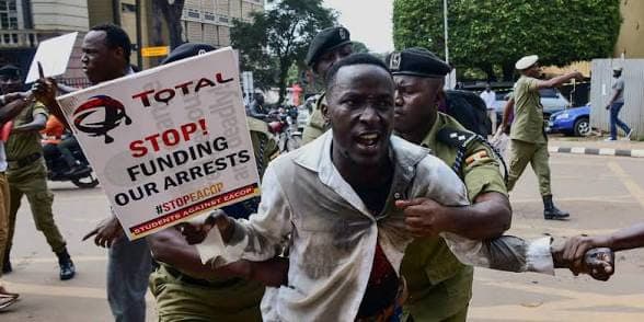 Ouganda : Des agriculteurs attaquent TotalEnergies devant un tribunal britannique sur un projet d’oléaduc