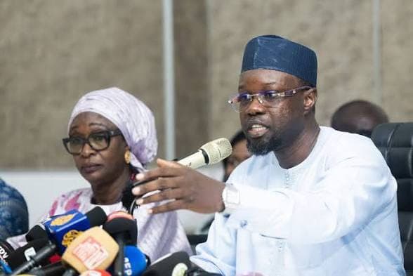 Sénégal : Ousmane Sonko hausse le ton et menace de renverser le gouvernement