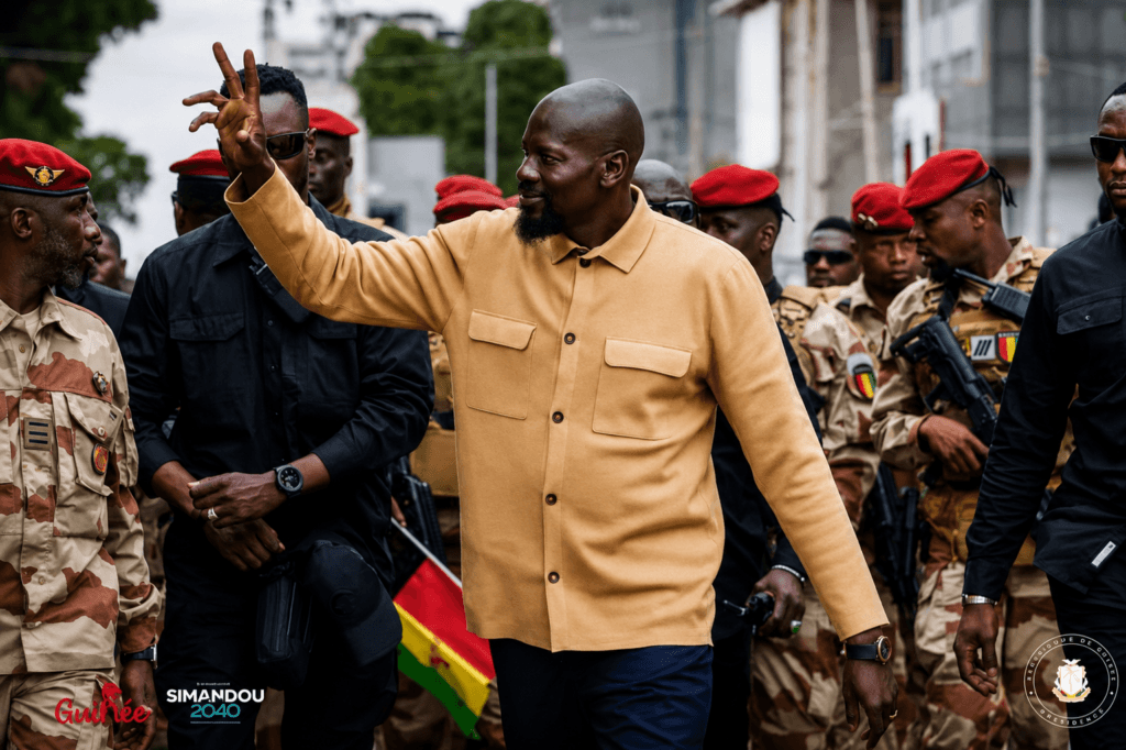 Guinée : Après onze jours de congé en Grèce, Mamadi Doumbouya accueilli en grande pompe à Conakry