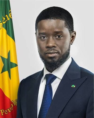 Sénégal : Offense au chef de l’État, trois chroniqueurs proches du Pastef condamnés à la prison ferme, leurs avocats dénoncent un procès politique