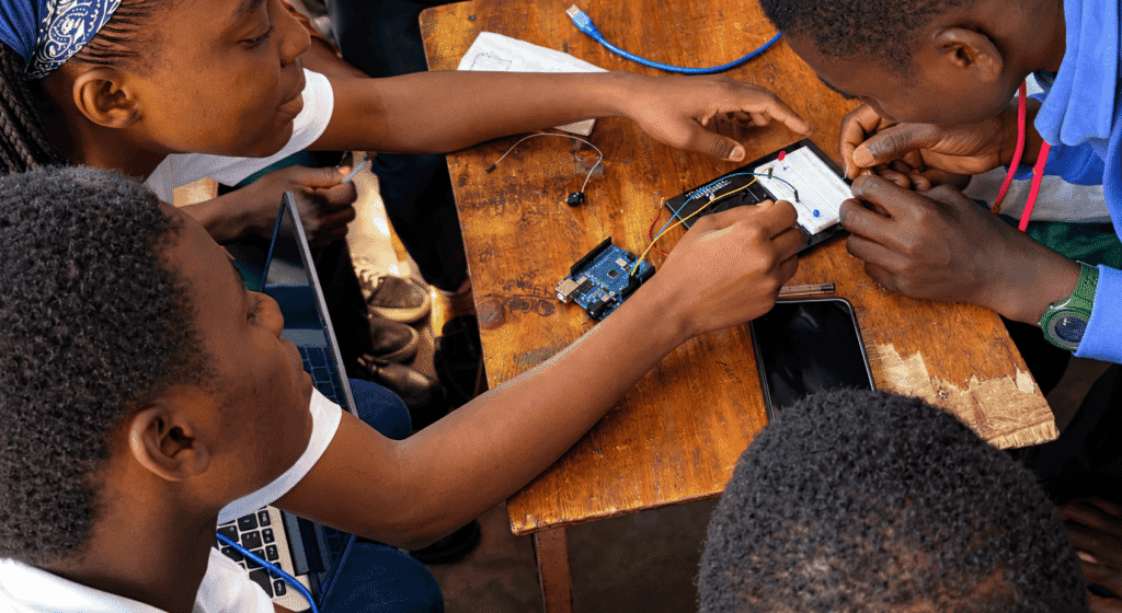 Malawi : 24 lycéens découvrent la programmation appliquée à l’agriculture